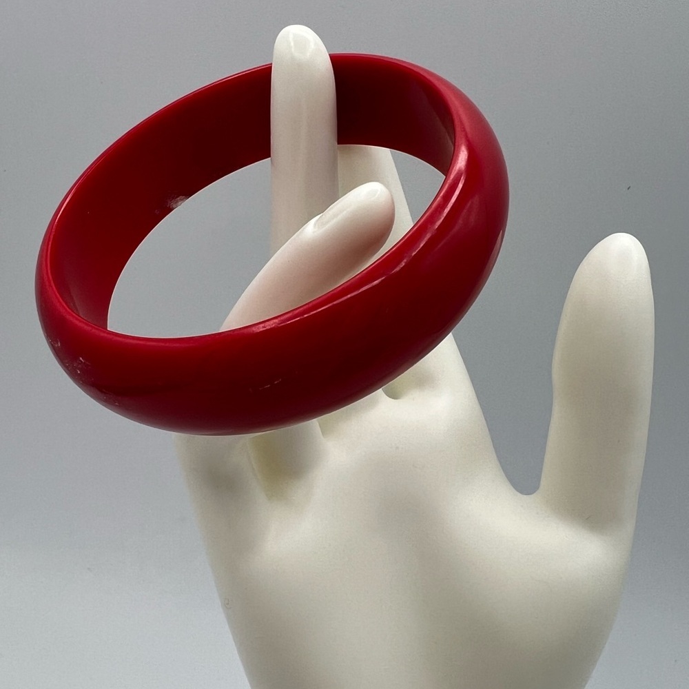 Elegant Red Bracelet - Picture 2 of 11